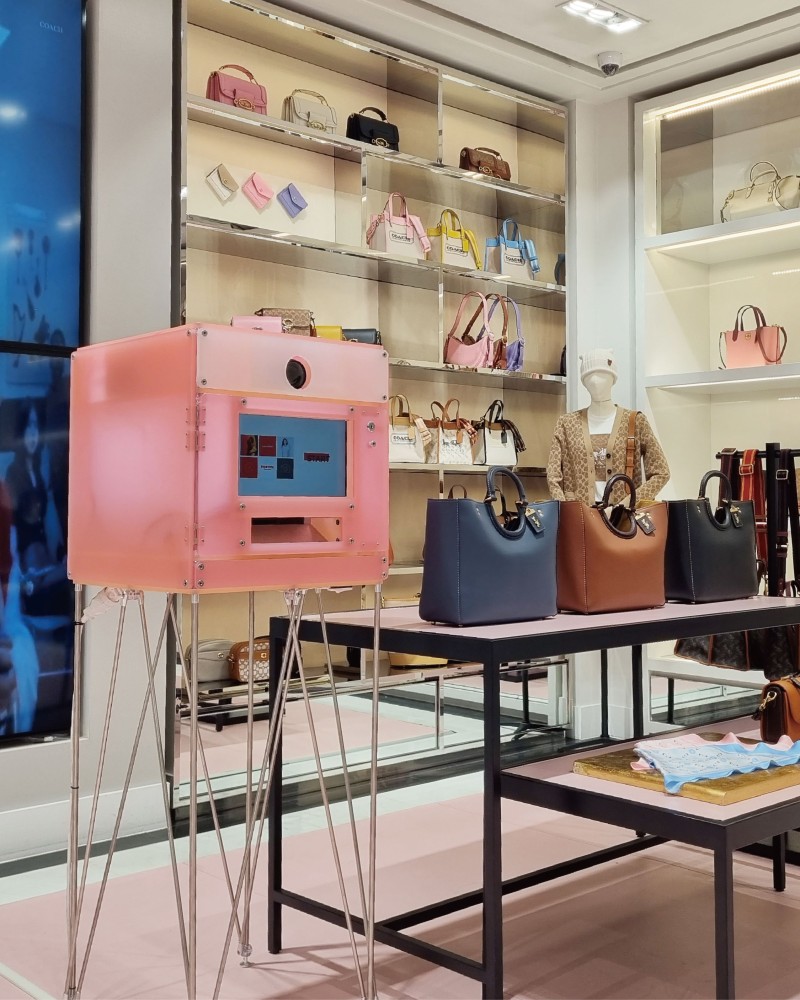 COACH x PICKYPIC 포토부스 렌탈 이미지 2